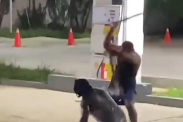 VIDEO LE MOCHAN EL BRAZO A SUJETO